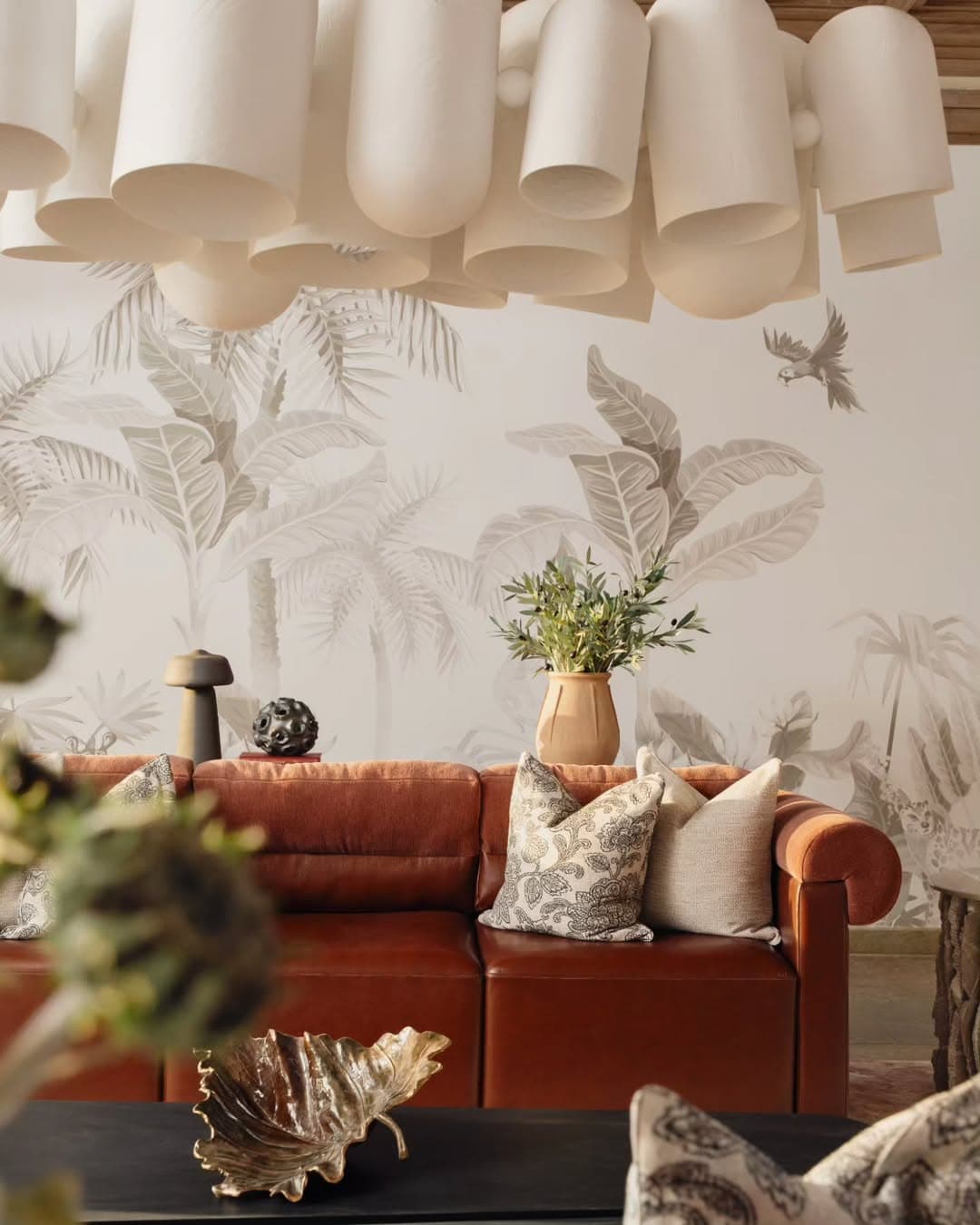 Light, Texture, and a Living Atmosphere